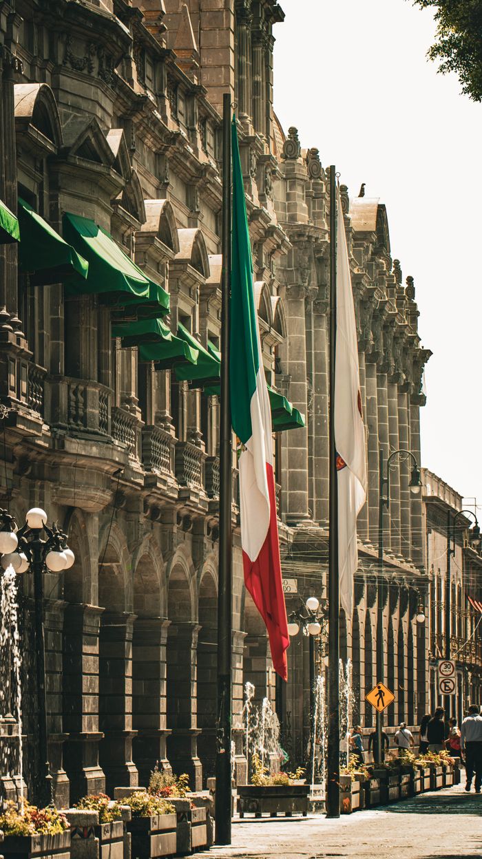 services-02 Captivating view of historic buildings and national flags in Mexico City, CDMX.